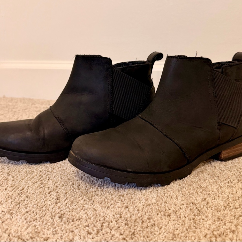 Sorel Women's Emelie Chelsea waterproof boot in full grain leather